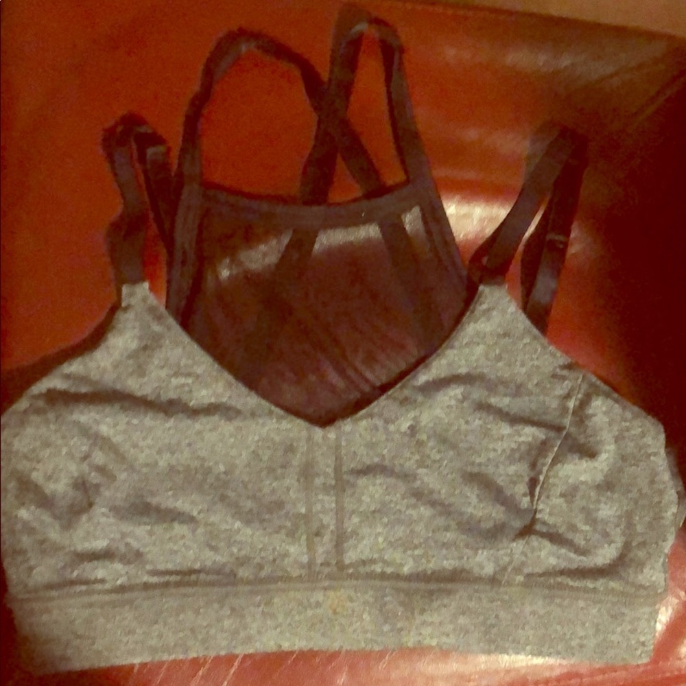 Sports bra with mesh high neck